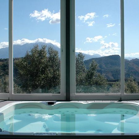 Jingtu Wellness & Spa B&B Comares Екстериор снимка
